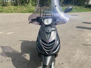 ZIP SCOOTER 4 TAKT 2022 1STE EIGENAAR! — SCOOTERS | PIAGGIO — MARKTPLAATS