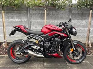 TRIUMPH STREET TRIPLE RS / 2025 / FABRIEKSGARANTIE TM 2027 / — MOTOREN | TRIUMPH — MARKTPLAATS