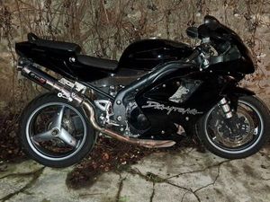 MOTO TRIUMPH DAYTONA 955I