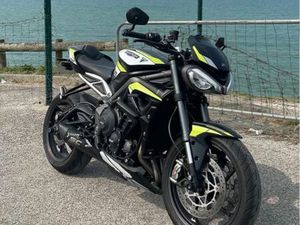 TRIUMPH STREET TRIPLES RS