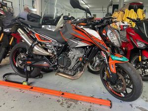 KTM - DUKE 790