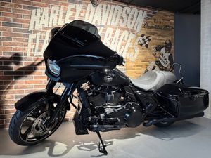 FLHX STREET GLIDE BLACK FINISH 117