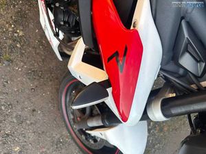 TRIUMPH STREET TRIPLE 675 R