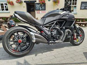 DUCATI DIAVEL 1198 CARBON CUSTOM CRUISER PETROL MANUAL EURO 3 (154 PS) 1198 CC