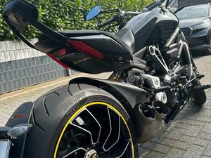 DUCATI XDIAVEL S BLACK 04/17 NUR 3.200KM LL