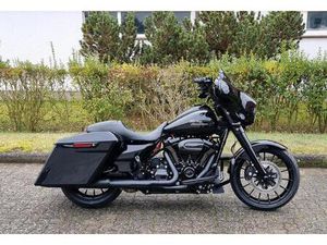 HARLEY DAVIDSON STREET GLIDE M8 GÜNSTIG ALL BLACK BAGGER ROAD