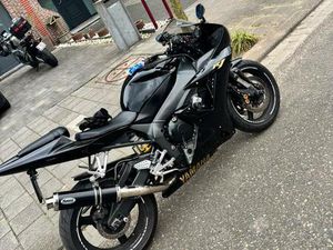 ② YAMAHA R1 2003
