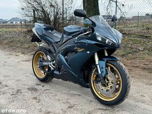 YAMAHA R1