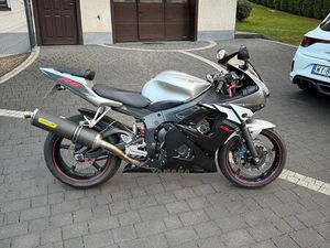 YAMAHA R6