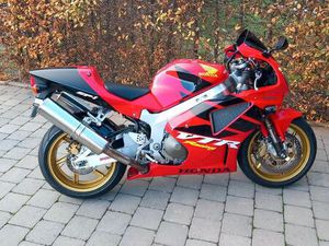 ② HONDA VTR SP1 2001