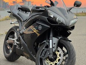 YAMAHA R1 2008
