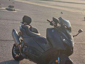 LE MYTHE TMAX - YAMAHA 560 BLUE ICON (2022) - FULL OPTIONS & LIGNE AKRAPOVIČ