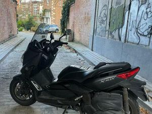 ② YAMAHA XMAX 400