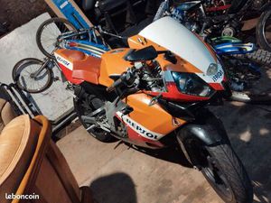 LOT DE DEUX ROUES UNE 125 UN 50 DERBY GPR UN SCOOTER APRILIA SR DES BRICOLE FAIRE POUR QUELQ'UN QUI SI CONNAIS POUR PLUS DE DÉTAIL ME CONTACTER