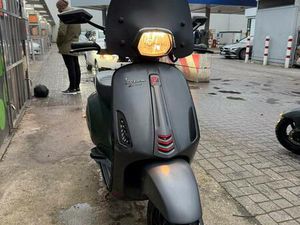② VESPA SPRINT B KLASSE