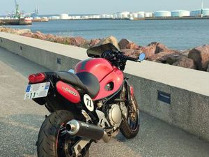 SUZUKI GSX 750 F KATANA