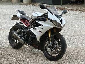 TRIUMPH DAYTONA 675R QUARTEIRA