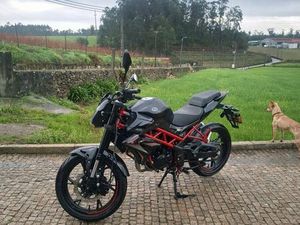 BENELLI BN 125 DE 2024 COMO NOVA AINDA GARANTIA DE FÁBRICA NEGREIROS E CHAVÃO