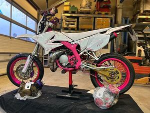 YAMAHA DT50R SM PINKY