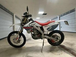 MOTO, ATTREZZATURE, ABBIGLIAMENTO