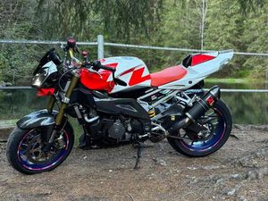 APRILIA RSV 1000 TUONO RR WENIG KM/CARBON UMBAU/ TÜV