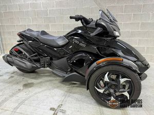 2016 CAN-AM® SPYDER® ST-S 5-SPEED SEMI-AUTOMATIC (SE5)
