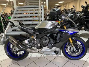 YAMAHA R1 M 2017