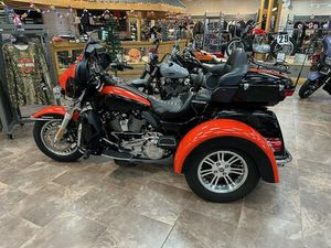 2020 HARLEY-DAVIDSON® TRI GLIDE® ULTRA RED & BLACK