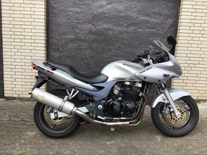 KAWASAKI ZR7SMOTORRAD SILBER MIT SPORTAUSPUFF A2 GEEIGNET