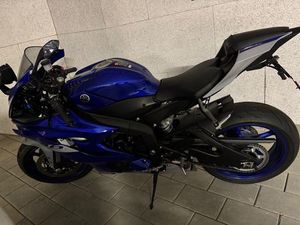 YAMAHA R6 SUPERMOTO AUF DER STRASSE ZUGELASSEN