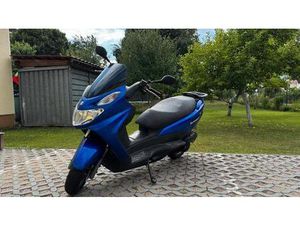 SUZUKI BURGMAN UH 125 TOP GEPFLEGT WENIG KILOMETER