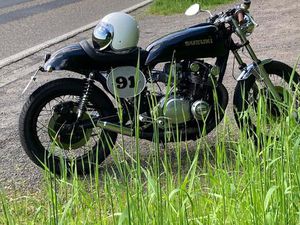 SUZUKI GS750 CAFÉ RACER