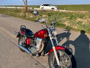 SUZUKI SAVAGE LS 650 ROTES CRUISER MOTORRAD MIT CHROMDETAILS