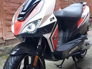 RS! 2T! 50 CCM! 4227KM! ÚJSZERŰ ÁLLAPOT! RIASZTÓVAL!