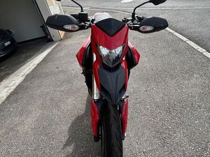 DUCATS HYPERMOTARD 821