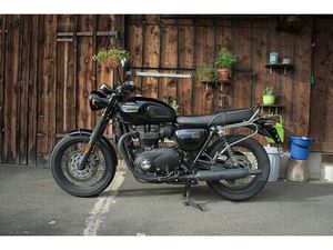 TRIUMPH BONNEVILLE T100, 2020 BLACK EDITION INKL. TASCHEN