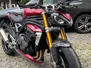 TRIUMPH SPEED TRIPLE 1200 RS – NEUWERTIG, AUS ERSTER HAND
