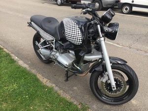 EINZIGARTIGE BMW R850R MIT SPEZIELLER LACKIERUNG