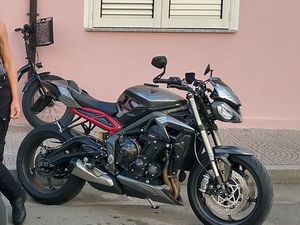 TRIUMPH STREET TRIPLE 765 RS CARBON WINTERPREIS