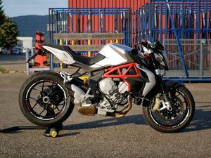 MV AGUSTA BRUTALE 800