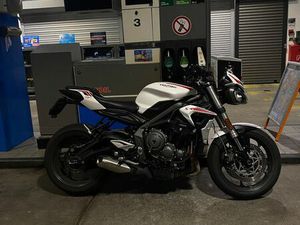 TRIUMPH STREET TRIPLE 660S