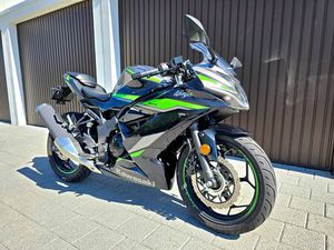 KAWASAKI NINJA 125 // TIEFERGELEGT