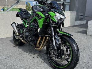 KAWASAKI Z900, ANNÉE 2022, VERTE ET NOIRE, COMME NEUVE!