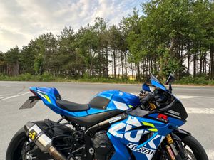 SUZUKI GSXR 1000R →