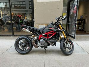 2022 DUCATI HYPERMOTARD 950