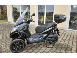 PIAGGIO MP3 300 IN SCHWARZ FAHRBAR MIT DEM AUTOFÜHRERSCHEIN
