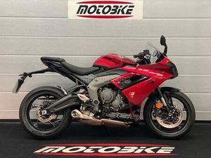 TRIUMPH - DAYTONA 660