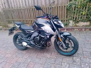 CFMOTO 650 NK TIEFERGELEGT FÜR MENSCHEN MIT KURZEN BEINEN