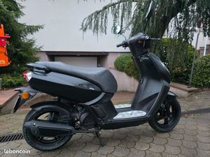 PEUGEOT KISBEE BLACK EDITION