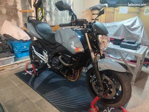 SUZUKI GSR 600